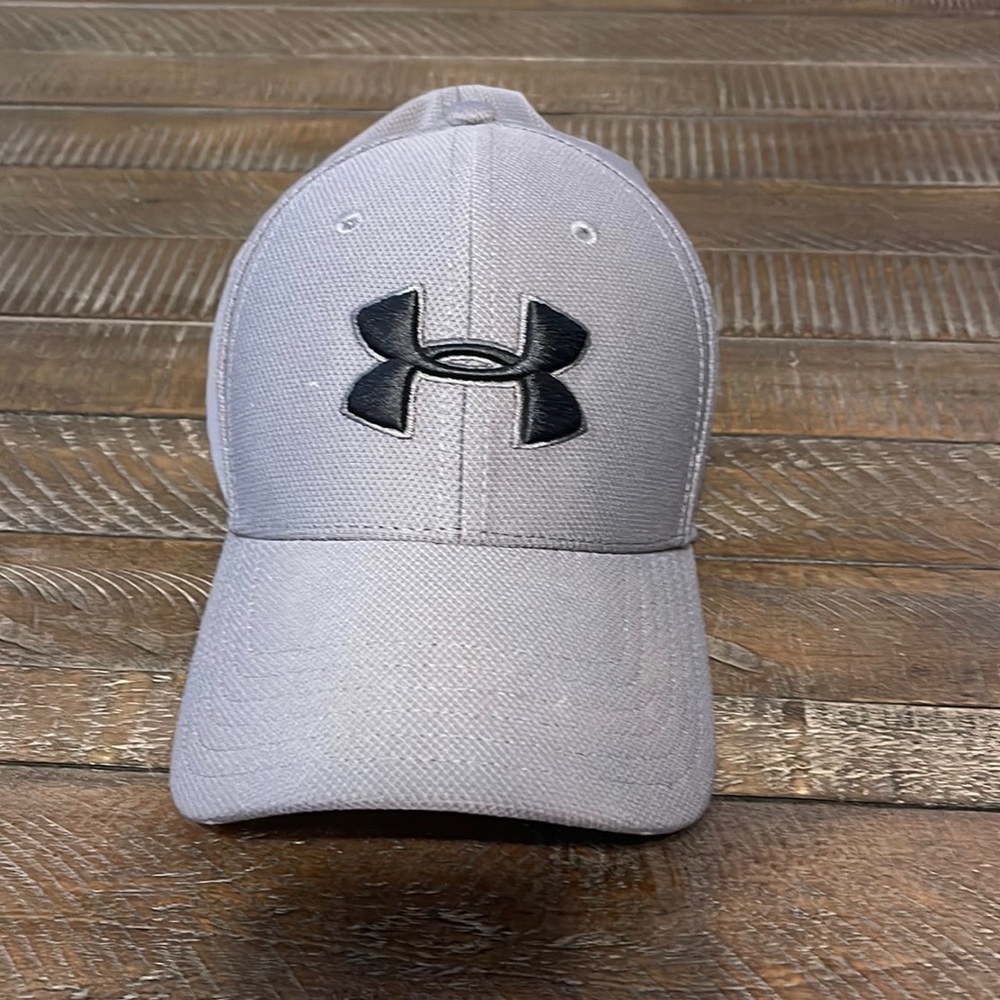 Grey Under Armour flex fit hat
